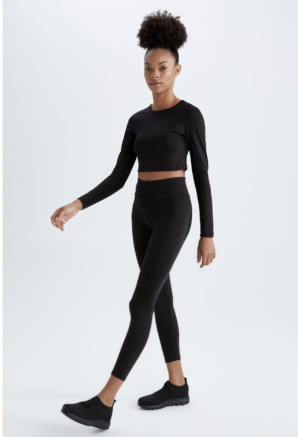 Leggings / Foto: Zalora Fashion item yang harus kamu miliki di lemari kamu