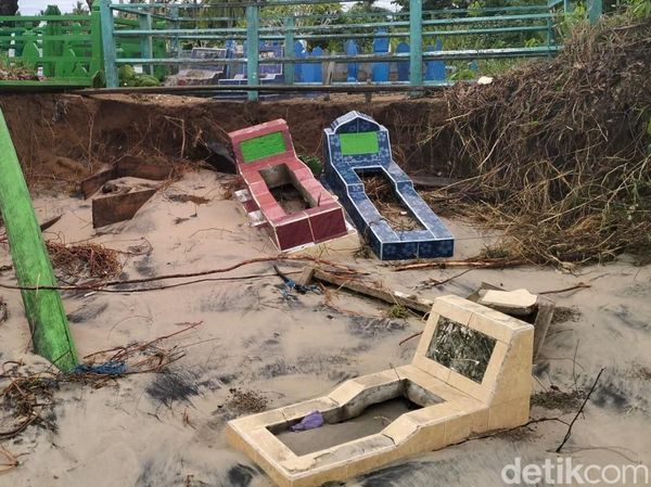 Penampakan Makam Tua di Kalsel Diterjang Ombak hingga Kerangka Manusia Keluar
