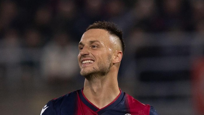 BOLOGNA, ITALY - NOVEMBER 12: Marko Arnautovic of Bologna FC smiles during the Serie A match between Bologna FC and US Sassuolo at Stadio Renato DallAra on November 12, 2022 in Bologna, Italy. (Photo by Emmanuele Ciancaglini/Ciancaphoto Studio/Getty Images)