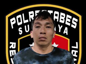 Maling Terekam CCTV Gasak Tas dan HP di Kampus C Unair Tertangkap Maling Terekam CCTV Gasak Tas dan HP di Kampus C Unair Tertangkap