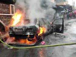 Mobil Sedan Terbakar di Bogor, Diduga Korsleting Listrik