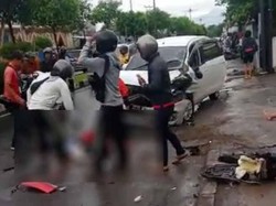 Mobil Seruduk 5 Motor di Mataram, Mahasiswi Tewas