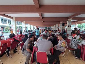 Gereja di Jaktim Gelar Makan Siang Bersama Petugas Pengamanan-Kebersihan