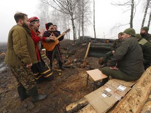 Cara Seniman Ukraina Hibur Tentara di Garis Perang