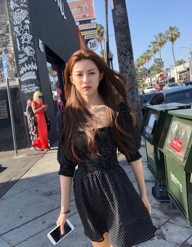 Outfit hangout ala Go Youn Jung. Foto: Instagram.com/goyounjung Outfit hangout ala Go Youn Jung. Foto: Instagram.com/goyounjung