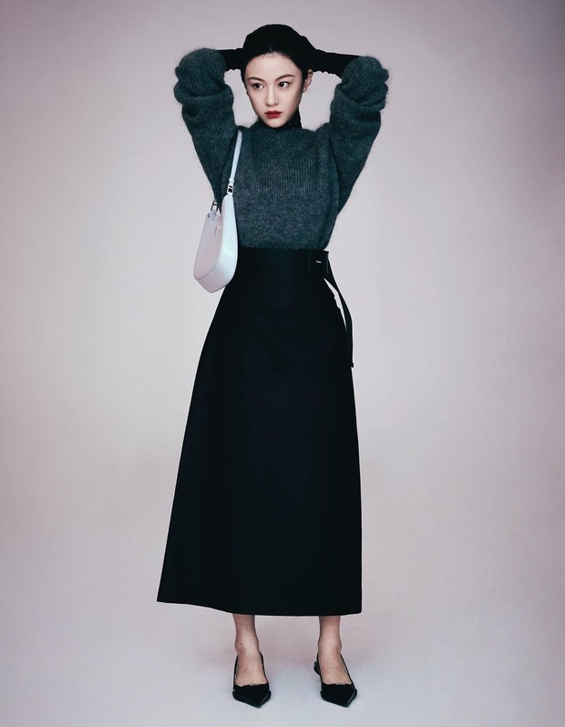 Outfit hangout ala Go Youn Jung. Foto: Instagram.com/goyounjung Outfit hangout ala Go Youn Jung. Foto: Instagram.com/goyounjung