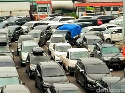 Penyeberangan di Ketapang Meningkat, Kendaraan Menumpuk Hingga 3 KM