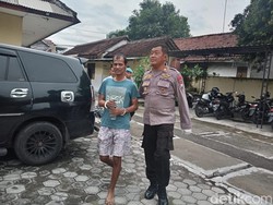 Anak di Kediri Bacok Bapaknya gegara Tak Terima Dibangunkan untuk Salat Subuh