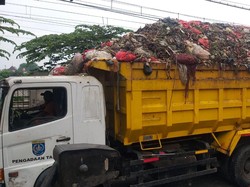 Pemkot Depok Mulai Angkut Sampah yang Menggunung di Pasar Kemiri Muka