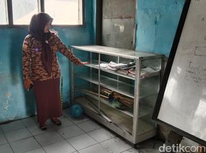 DPRD Sorot Misteri Pencurian Buku di Puluhan SD Indramayu