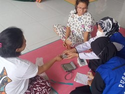 Pengungsi Banjir Makassar Mulai Diserang Gatal-gatal hingga Flu