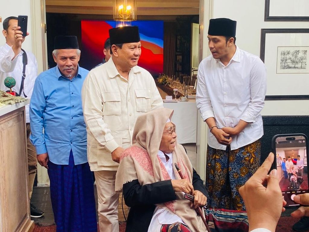 Prabowo Rajin Sowan ke Kiai Khos Dongkrak Elektabilitas Gerindra di Jatim
