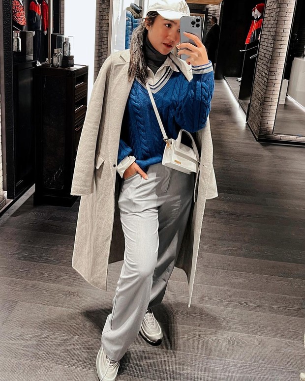 Inspirasi OOTD liburan ala Febby Rastanty