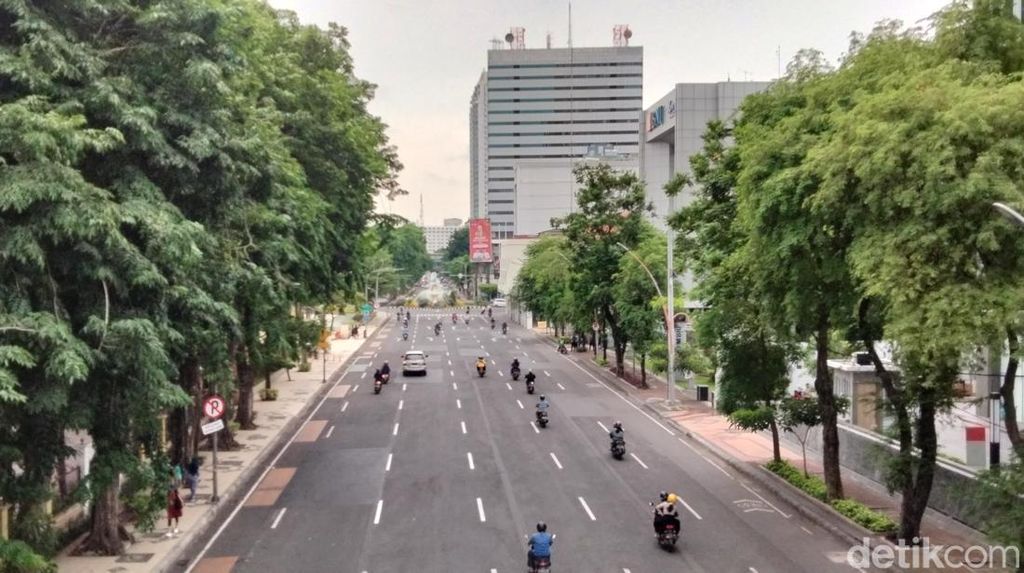 Potret Jalanan Surabaya yang Lengang Saat Libur Nataru