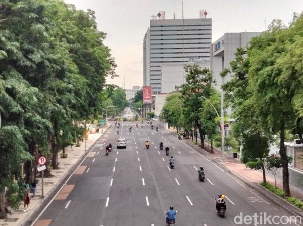 Potret Jalanan Surabaya yang Lengang Saat Libur Nataru