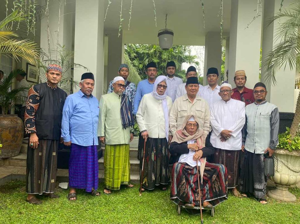 Ketua F-Gerindra Jatim: Prabowo Sudah Dekat dengan Ulama Sejak di Militer Ketua F-Gerindra Jatim: Prabowo Sudah Dekat dengan Ulama Sejak di Militer