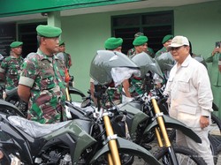 Usai Indramayu, Prabowo Serahkan Bantuan Motor ke Babinsa di Surabaya
