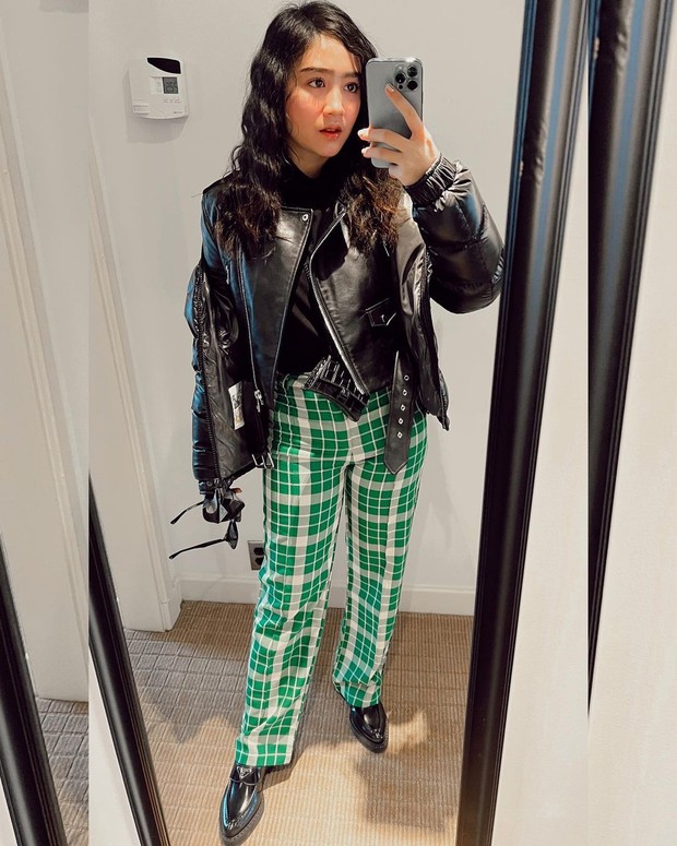 Inspirasi OOTD liburan ala Febby Rastanty