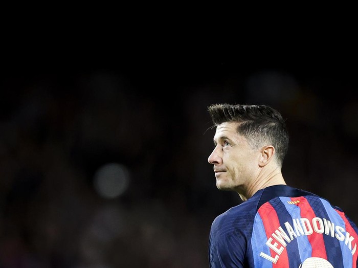 BARCELONA, SPAIN - NOVEMBER 5: Robert Lewandowski of FC Barcelona during the La Liga Santander  match between FC Barcelona v UD Almeria at the Spotify Camp Nou on November 5, 2022 in Barcelona Spain (Photo by David S. Bustamante/Soccrates/Getty Images)