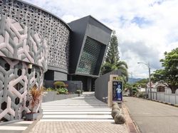 Museum tsunami aceh dengan koleksi artefak