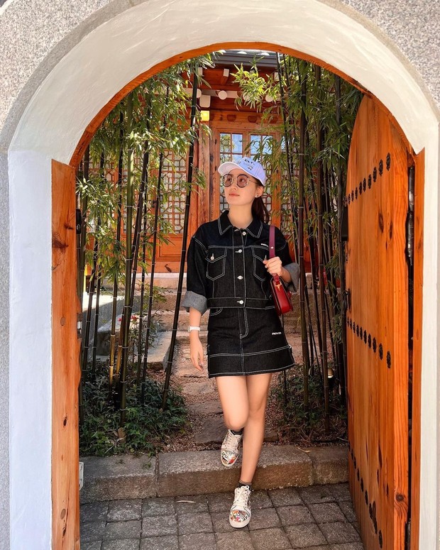 Gaya pakaian Natasha Wilona bisa jadi inspirasi untuk hangout bareng temen!