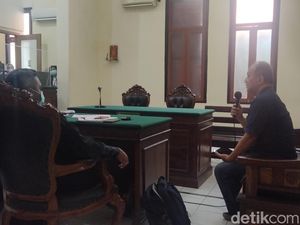 Pria di Surabaya Jadi Pesakitan gegara Bela Ibu yang Cekcok dengan Tetangga Pria di Surabaya Jadi Pesakitan gegara Bela Ibu yang Cekcok dengan Tetangga