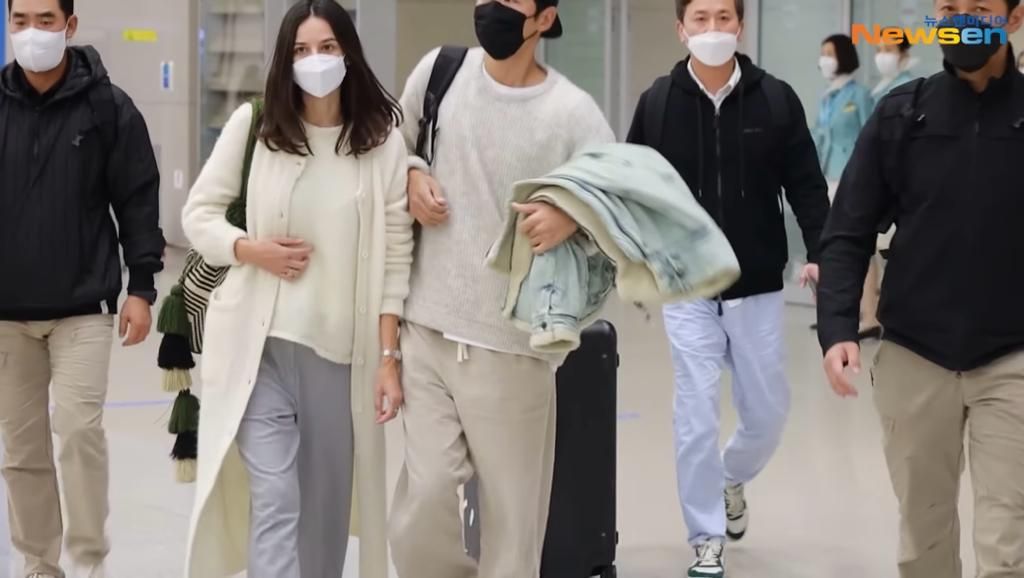 Song Joong Ki bersama kekasih barunya