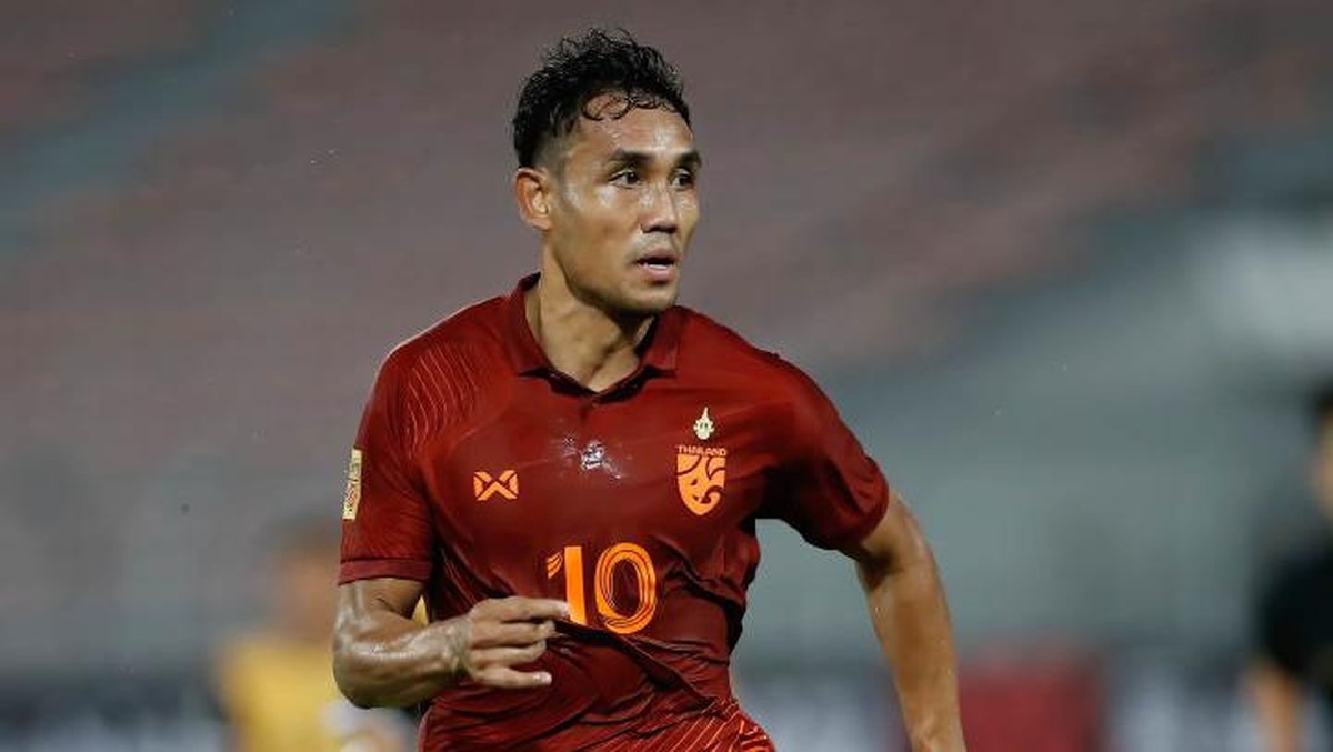 Teerasil Dangda menjadi salah satu top skor sementara Piala AFF 2022 dengan tiga gol. Foto: SOPA Images/LightRocket via Gett/SOPA Images