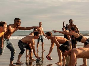 Hey Girls, Top Gun: Maverick Rilis Adegan Aktor Telanjang Dada 3 Jam Penuh