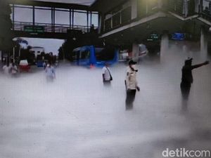 4 Fakta Oksigen Bocor Bikin Gas Putih Selimuti Jalanan Jatinegara 4 Fakta Oksigen Bocor Bikin Gas Putih Selimuti Jalanan Jatinegara