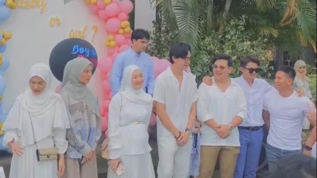 Alvin Faiz dan Henny Rahman Gelar Gender Reveal