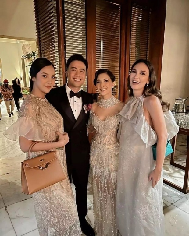 Kiat Memilih Outfit ke Pesta Ala Anya Geraldine