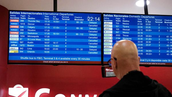 Badai Musim Dingin Ganggu Penerbangan di Kanada