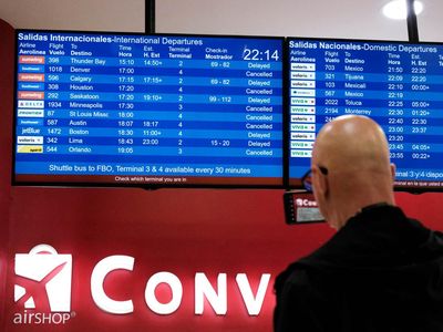 Badai Musim Dingin Ganggu Penerbangan di Kanada