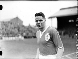 4. Billy Liddell bikin 228 gol selama berseragam Liverpool periode 1938–1961. Ia top skor keempat klub. Foto: PA Images via Getty Images/PA Images Archive