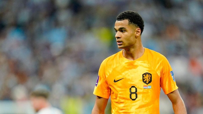 LUSAIL CITY, QATAR - DECEMBER 09: Cody Gakpo of Netherlands looks on during the FIFA World Cup Qatar 2022 quarter final match between Netherlands and Argentina at Lusail Stadium on December 9, 2022 in Lusail City, Qatar. (Photo by Tnani Badreddine/DeFodi Images via Getty Images)