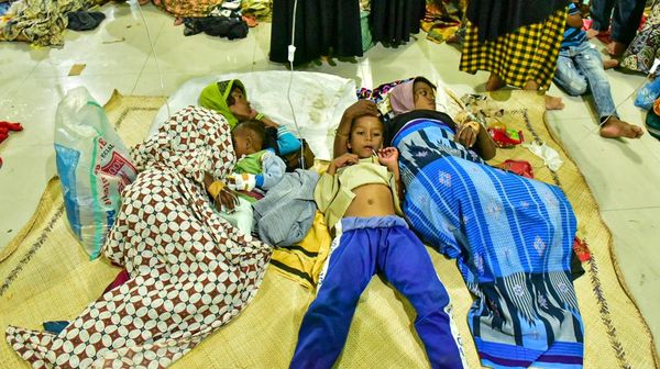 Derita Pengungsi Rohingya, Sakit dan Terdampar di Aceh