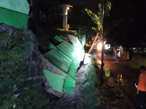 Tembok Penahan Tanah SDN Cipelang 2 Bogor Longsor 10 Meter Imbas Hujan Deras