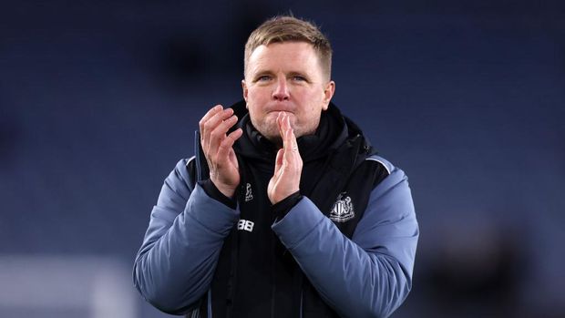 LEICESTER, ENGLAND - DECEMBER 26: Eddie Howe, Manager of Newcastle United applauds fans following their side's victory in the Premier League match between Leicester City and Newcastle United at The King Power Stadium on December 26, 2022 in Leicester, England. (Photo by Nathan Stirk/Getty Images)