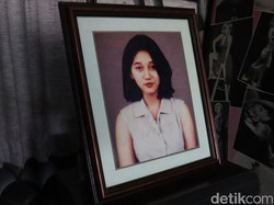 Melihat Nike Ardilla Dalam Balutan Kenangan