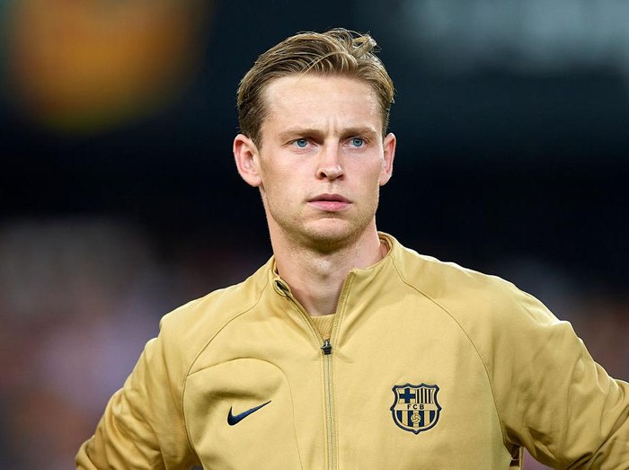 VALENCIA, SPAIN - OCTOBER 29: Frenkie De Jong of FC Barcelona looks on prior to the LaLiga Santander match between Valencia CF and FC Barcelona at Estadio Mestalla on October 29, 2022 in Valencia, Spain. (Photo by Silvestre Szpylma/Quality Sport Images/Getty Images)