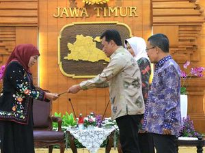 Pesan Khofifah untuk Plh Wali Kota Batu: Beri yang Terbaik untuk Wisatawan Pesan Khofifah untuk Plh Wali Kota Batu: Beri yang Terbaik untuk Wisatawan