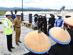 Petani Curhat ke Jokowi: Mindset Anak Muda Sekarang Kerja di Industri