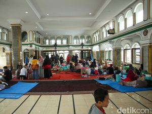 Korban Kebakaran Mampang Mengungsi di Masjid