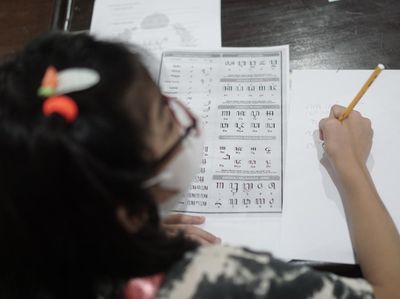 Belajar Baca-Tulis Aksara Jawa Demi Lestarikan Budaya