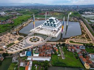 Jabar Hari Ini: Heboh Kolam Masjid Al Jabbar Dipakai Pengunjung Berenang Jabar Hari Ini: Heboh Kolam Masjid Al Jabbar Dipakai Pengunjung Berenang