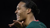 Mampukah Van Dijk terus jadi tembok kukuh The Reds di musim ini? (Getty Images)