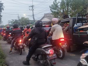 Macet di Pertigaan Sampai Polsek Pakal Surabaya