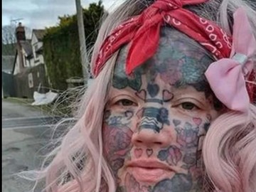 Terlalu Menakutkan, Wanita Punya 800 Tato Sulit Dapat Kerja Hingga Jalan-jalan