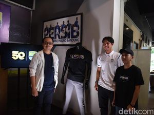 Persib dan Bobotoh Lahirkan Merchandise Eksklusif